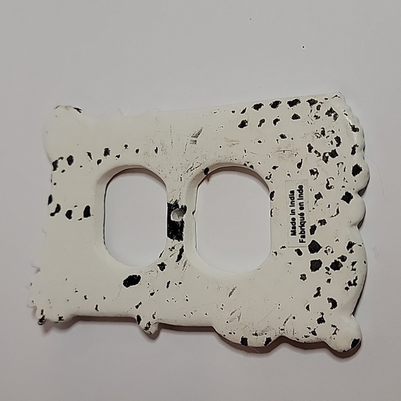 Two Outlet Covers - Picture 5 of 5